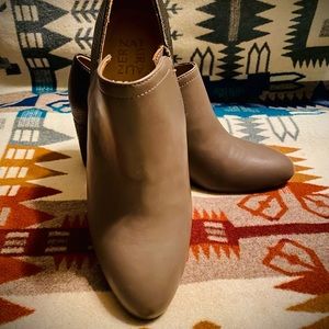 NATURALIZER 🐍 Grey Booties With Snakeskin Detailing